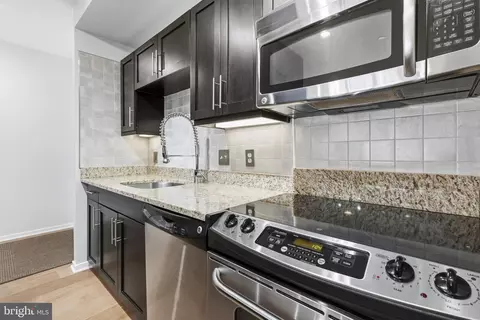Kitchen - 1200 Steuart St #1035, Baltimore, MD 21230 photo 2 of 3