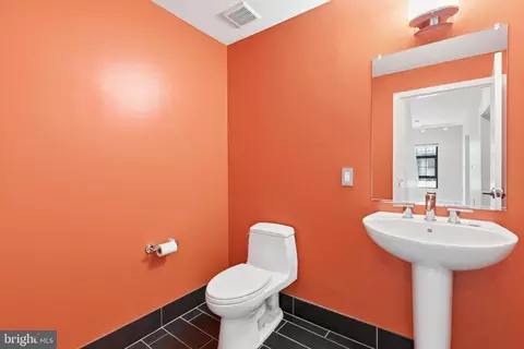 Bath - 1200 Steuart St #1035, Baltimore, MD 21230 photo 1 of 5