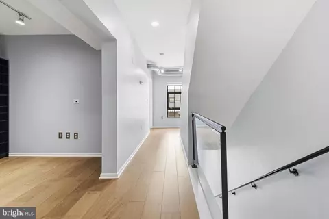 Entry Way - 1200 Steuart St #1035, Baltimore, MD 21230 photo 3 of 7