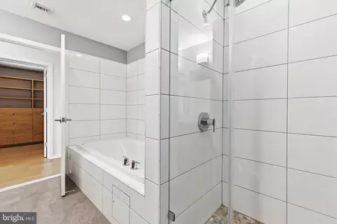Bath - 1200 Steuart St #1035, Baltimore, MD 21230 photo 4 of 5