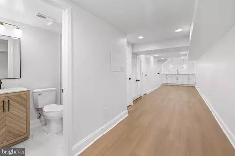 Entry Way - 1631 E Oliver St, Baltimore, MD 21213 photo 11 of 12