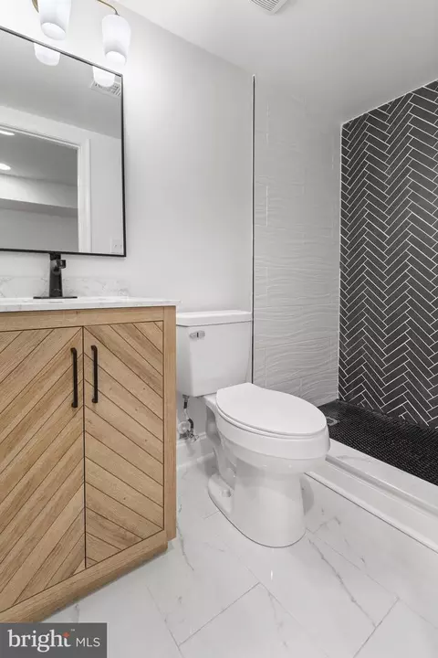 Bath - 1631 E Oliver St, Baltimore, MD 21213 photo 5 of 5