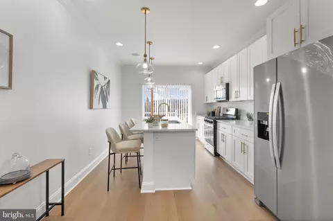 Entry Way - 1631 E Oliver St, Baltimore, MD 21213 photo 4 of 12
