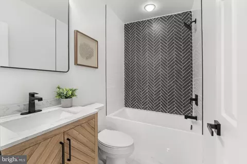 Bath - 1631 E Oliver St, Baltimore, MD 21213 photo 2 of 5