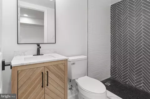 Bath - 1631 E Oliver St, Baltimore, MD 21213 photo 4 of 5