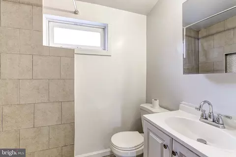 Bath - 1926 Lemmon St, Baltimore, MD 21223 photo 1 of 2