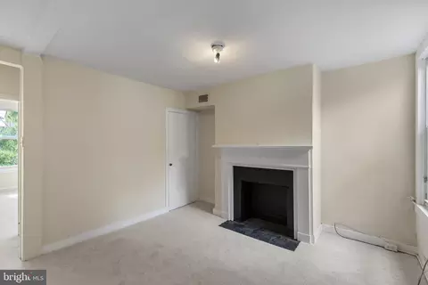 Living - 119 Poppleton St S, Baltimore, MD 21201 photo 4 of 5