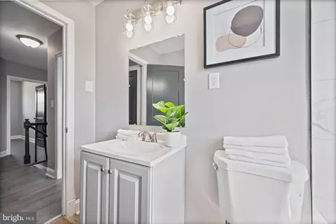 Bath - 4927 Sinclair Ln, Baltimore, MD 21206 photo 3 of 3