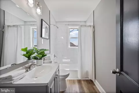 Bath - 4927 Sinclair Ln, Baltimore, MD 21206 photo 2 of 3
