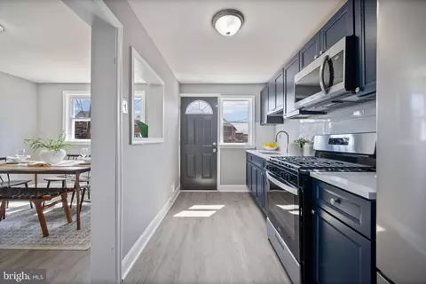 Entry Way - 4927 Sinclair Ln, Baltimore, MD 21206 photo 6 of 6