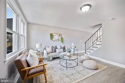 Living - 4927 Sinclair Ln, Baltimore, MD 21206 photo 2 of 3