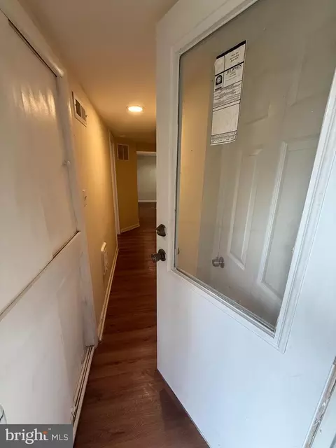Entry Way - 528 Random Rd, Baltimore, MD 21229 photo 3 of 6