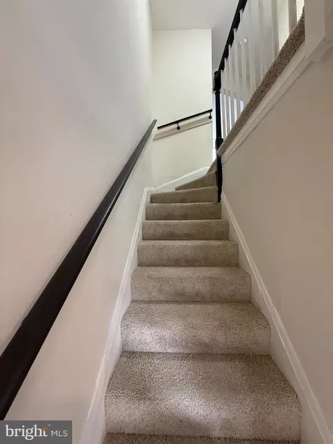 Entry Way - 528 Random Rd, Baltimore, MD 21229 photo 5 of 6
