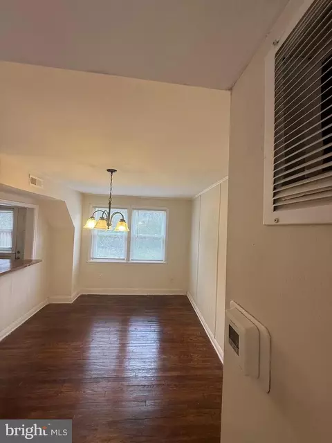 Entry Way - 528 Random Rd, Baltimore, MD 21229 photo 2 of 6