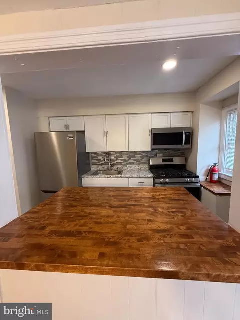 Kitchen - 528 Random Rd, Baltimore, MD 21229 photo 1 of 3