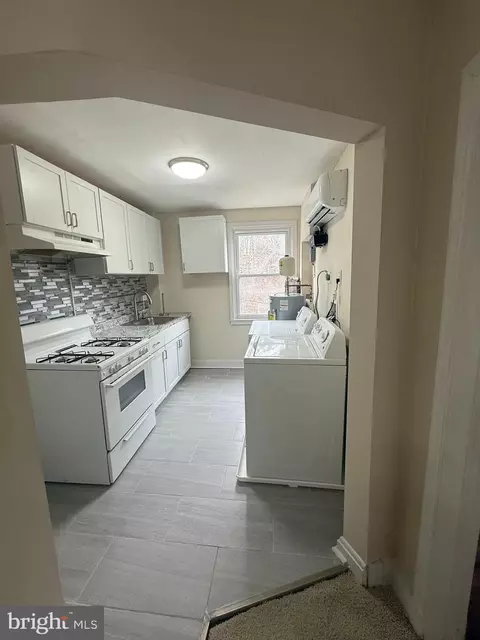 Entry Way - 528 Random Rd, Baltimore, MD 21229 photo 6 of 6