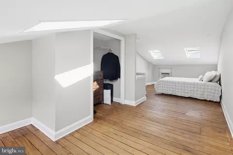 Bedroom - 30 E Hamburg St, Baltimore, MD 21230 photo 4 of 4