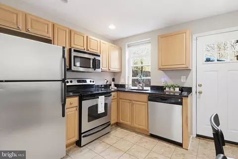 Kitchen - 30 E Hamburg St, Baltimore, MD 21230 photo 2 of 4