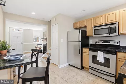 Kitchen - 30 E Hamburg St, Baltimore, MD 21230 photo 3 of 4