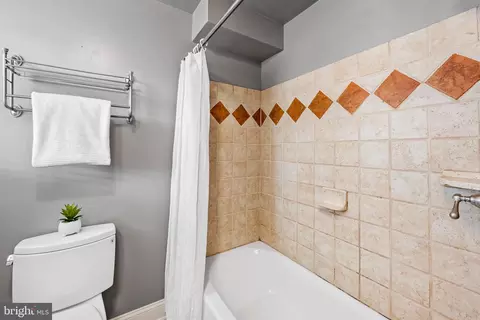 Bath - 1221 William St, Baltimore, MD 21230 photo 3 of 3