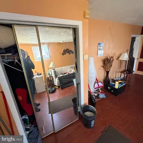 Entry Way - 6606 Eastern Pkwy, Baltimore, MD 21214 photo 2 of 4