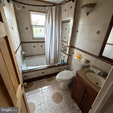 Bath - 6606 Eastern Pkwy, Baltimore, MD 21214 photo 1 of 1