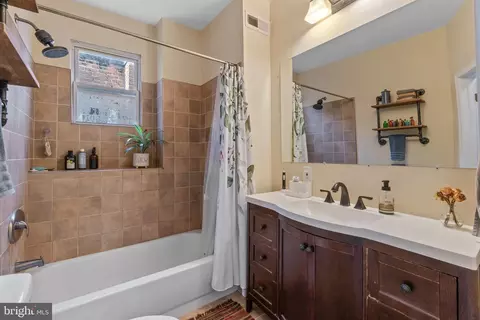 Bath - 308 E Lorraine Ave, Baltimore, MD 21218 photo 1 of 1