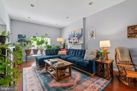 Living - 308 E Lorraine Ave, Baltimore, MD 21218 photo 2 of 2