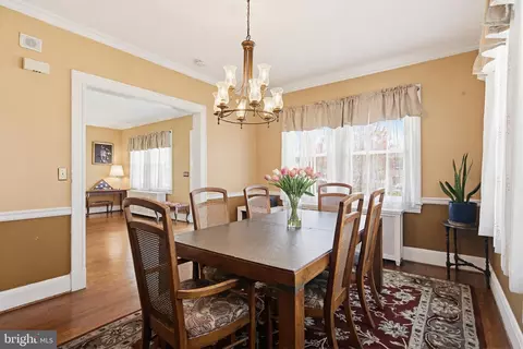 Dining - 705 Winans Way, Baltimore, MD 21229 photo 2 of 3