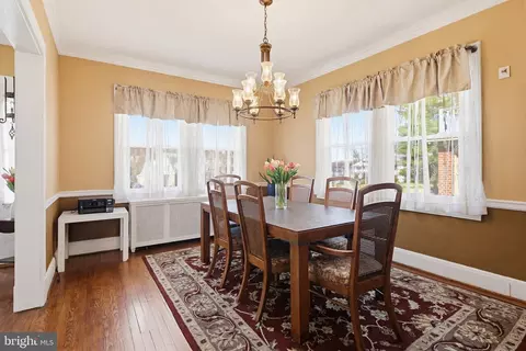 Dining - 705 Winans Way, Baltimore, MD 21229 photo 1 of 3