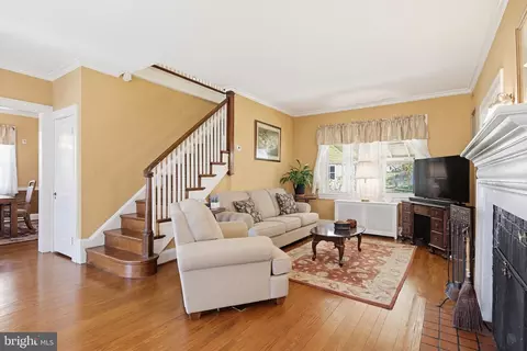 Living - 705 Winans Way, Baltimore, MD 21229 photo 1 of 2