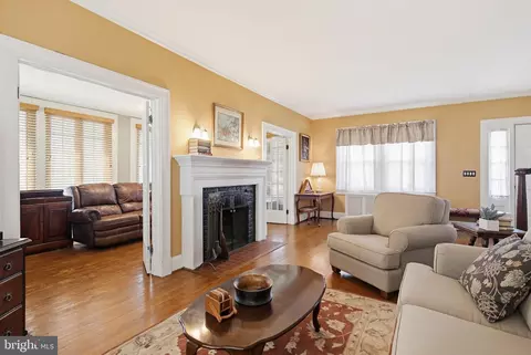 Living - 705 Winans Way, Baltimore, MD 21229 photo 2 of 2