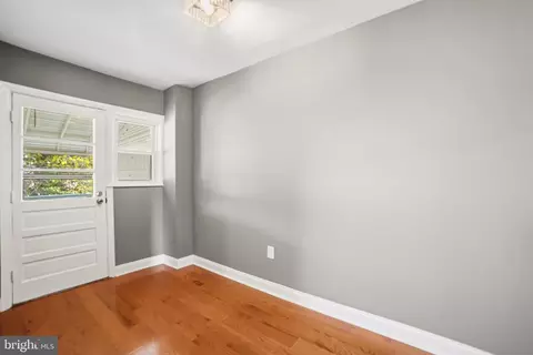 Entry Way - 4434 Manorview Rd, Baltimore, MD 21229 photo 7 of 9