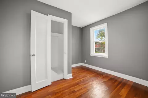 Entry Way - 4434 Manorview Rd, Baltimore, MD 21229 photo 2 of 9