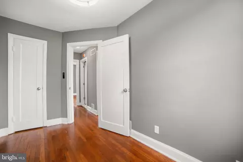 Entry Way - 4434 Manorview Rd, Baltimore, MD 21229 photo 6 of 9