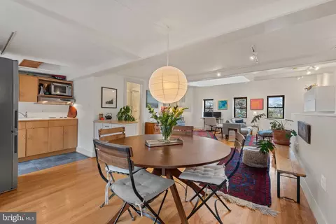 Dining - 204 S 1 S Castle St, Baltimore, MD 21231 photo 3 of 4