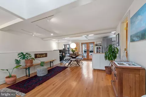 Entry Way - 204 S 1 S Castle St, Baltimore, MD 21231 photo 1 of 1