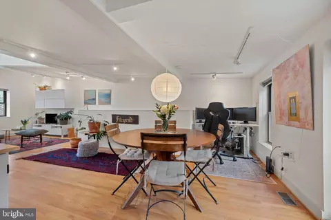 Dining - 204 S 1 S Castle St, Baltimore, MD 21231 photo 4 of 4