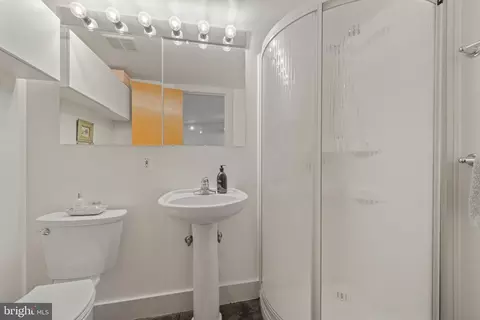 Bath - 204 S 1 S Castle St, Baltimore, MD 21231 photo 1 of 3