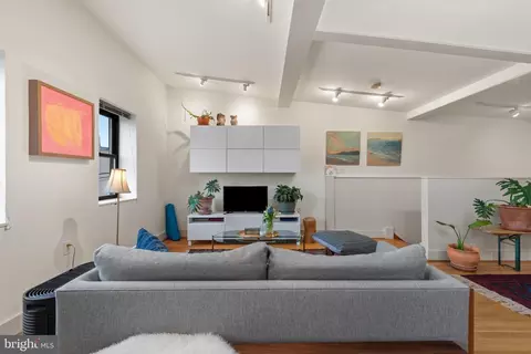 Living - 204 S 1 S Castle St, Baltimore, MD 21231 photo 1 of 1