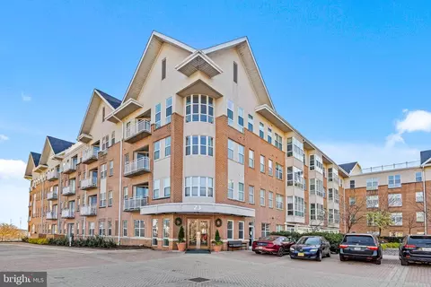 23 Pierside Dr #111, Baltimore, MD 21230