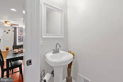 Entry Way - 1726 Byrd St, Baltimore, MD 21230 photo 2 of 3