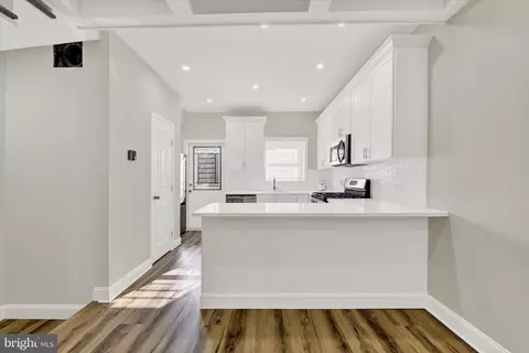 Entry Way - 119 N Poppleton St, Baltimore, MD 21201 photo 4 of 10