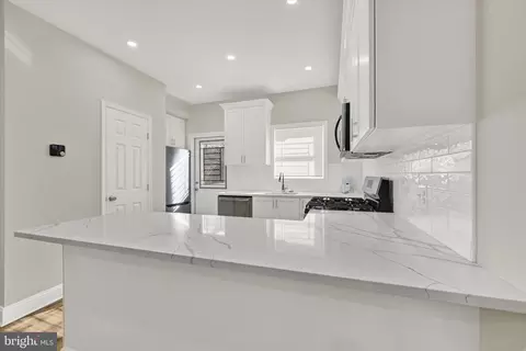 Entry Way - 119 N Poppleton St, Baltimore, MD 21201 photo 5 of 10