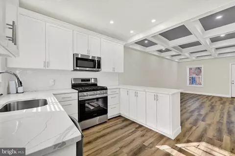 Entry Way - 119 N Poppleton St, Baltimore, MD 21201 photo 3 of 10