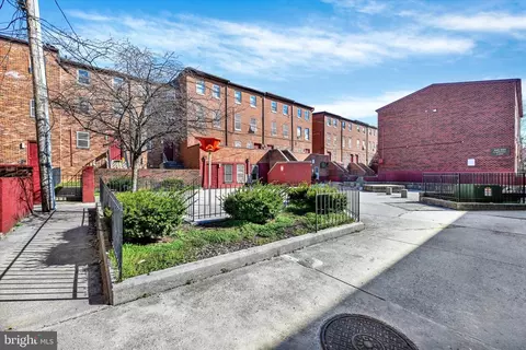 Exterior - 119 N Poppleton St, Baltimore, MD 21201 photo 3 of 5