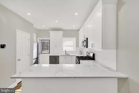 Entry Way - 119 N Poppleton St, Baltimore, MD 21201 photo 9 of 10