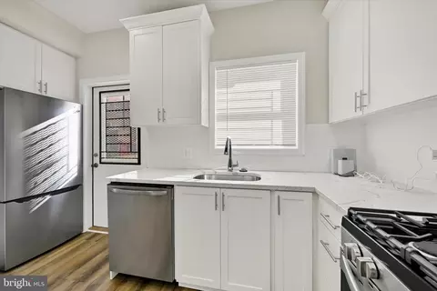Entry Way - 119 N Poppleton St, Baltimore, MD 21201 photo 8 of 10