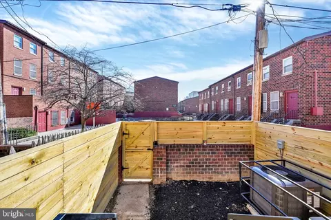 Exterior - 119 N Poppleton St, Baltimore, MD 21201 photo 4 of 5
