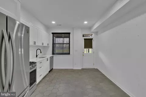 613 W 33rd St, Baltimore, MD 21211 photo 9